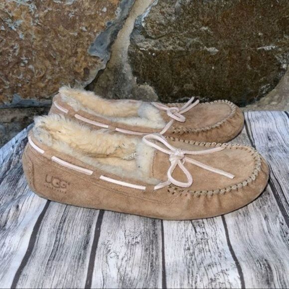 UGG Dakota moccasins/skippers tobacco color size 7